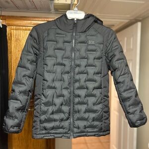 youth Large Under Armour coat with hood, black - excellent condition, like new